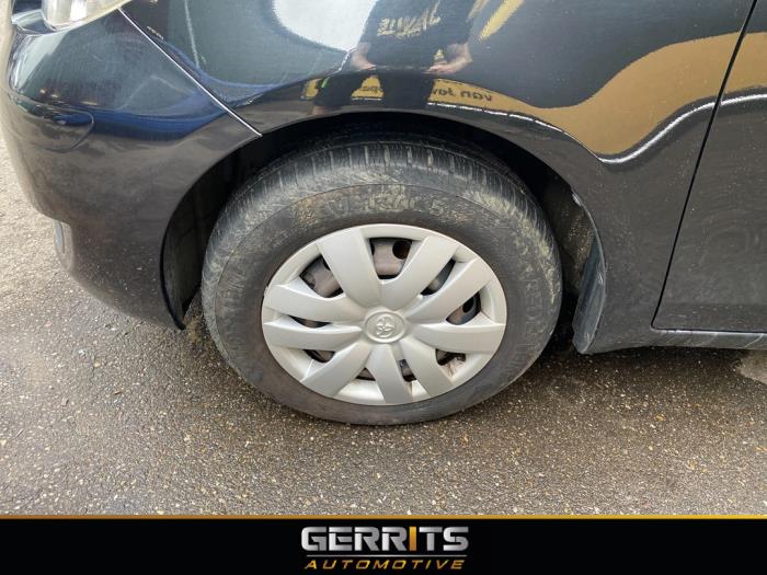 Toyota Yaris II 1.0 12V VVT-i Sloopvoertuig (2010, Zwart)