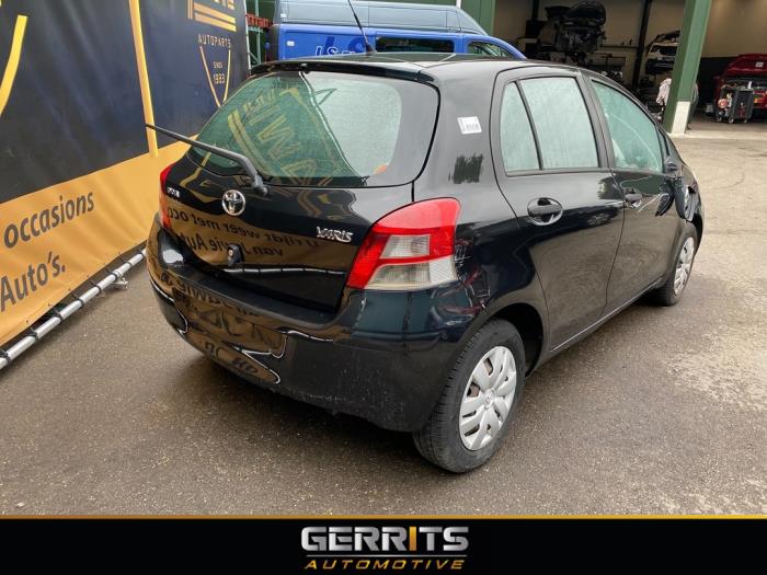 Toyota Yaris II 1.0 12V VVT-i Sloopvoertuig (2010, Zwart)