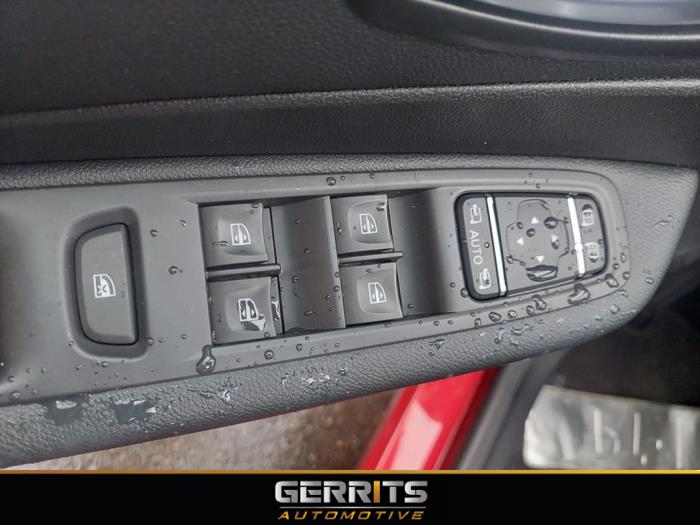 Renault Captur 0.9 Energy TCE 12V Sloopvoertuig (2017, Rood)