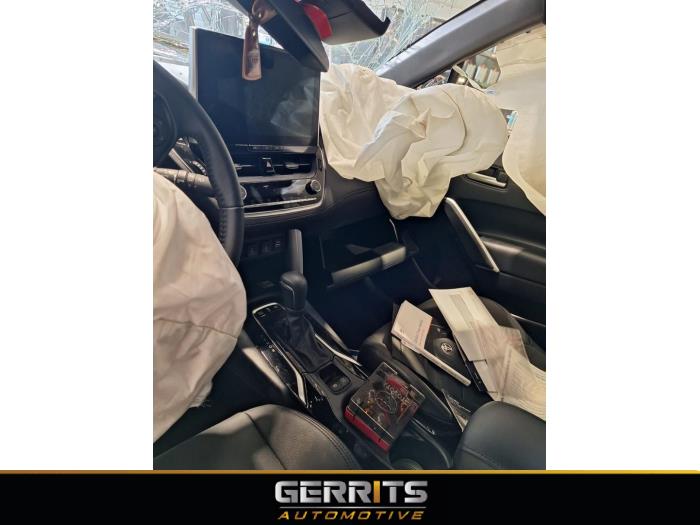 Toyota Corolla Cross 2.0 VVT-i 16V Hybrid 200 Sloopvoertuig (2022, Zwart)