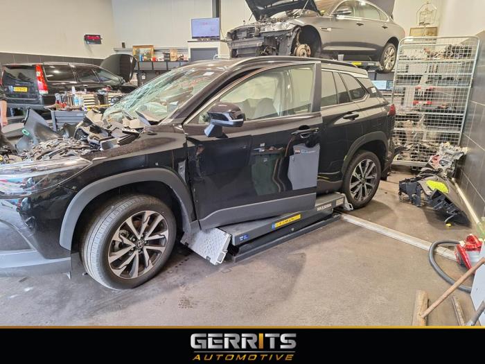 Toyota Corolla Cross 2.0 VVT-i 16V Hybrid 200 Sloopvoertuig (2022, Zwart)