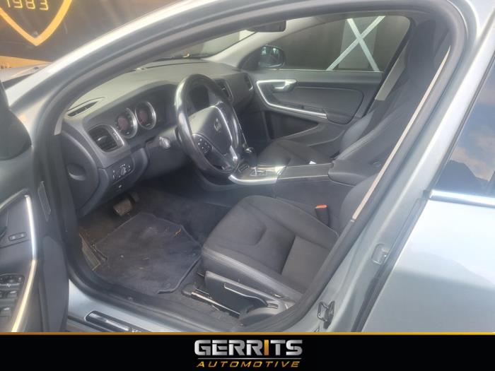 Volvo S60 II 2.4 D5 20V Sloopvoertuig (2011, Grijs)