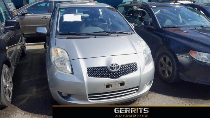 Toyota Yaris II 1.3 16V VVT-i Sloopvoertuig (2006, Grijs)