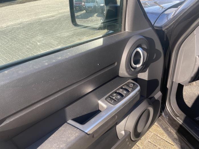 Dodge Nitro 2.8 CRD 16V 4x2 Sloopvoertuig (2010, Zwart)