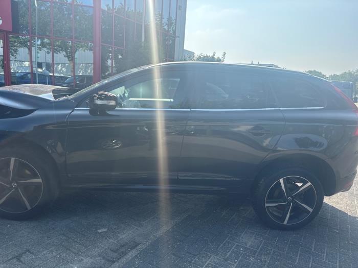 Volvo XC60 I 2.0 T5 16V Sloopvoertuig (2016, Zwart)