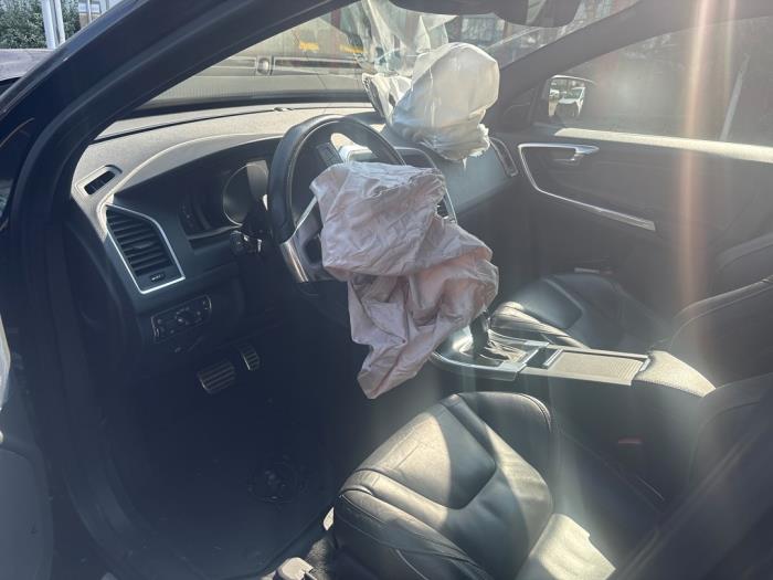 Volvo XC60 I 2.0 T5 16V Sloopvoertuig (2016, Zwart)