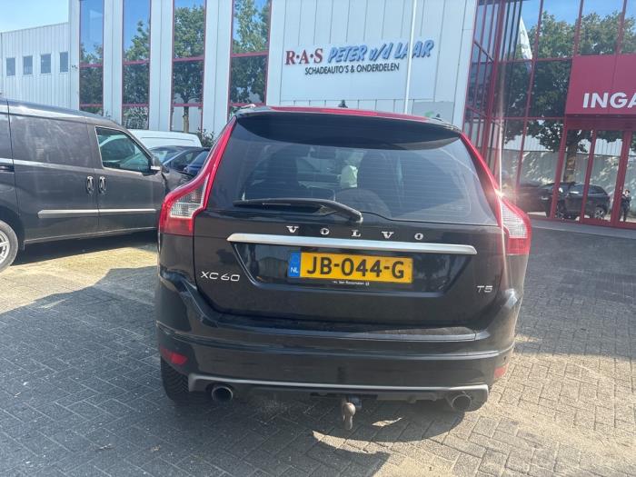 Volvo XC60 I 2.0 T5 16V Sloopvoertuig (2016, Zwart)