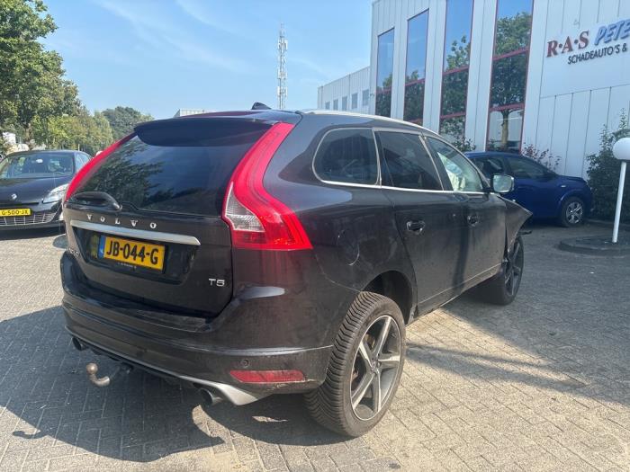 Volvo XC60 I 2.0 T5 16V Sloopvoertuig (2016, Zwart)