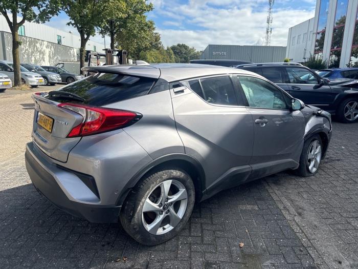Toyota C-HR 1.8 16V Hybrid Sloopvoertuig (2017, Grijs)