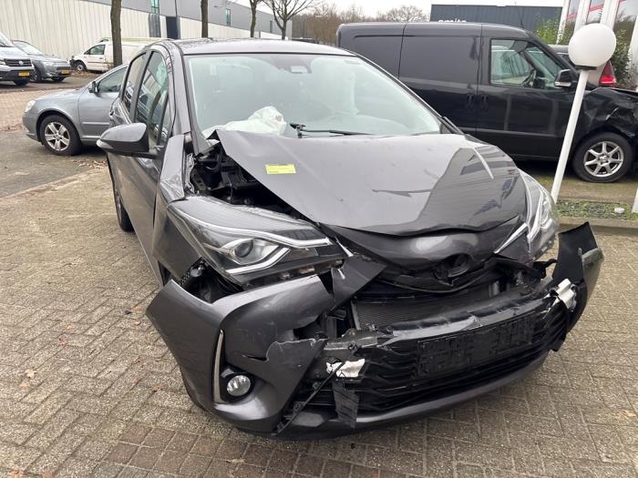 Toyota Yaris III 1.5 16V Hybrid Sloopvoertuig (2020, Grijs)