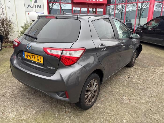 Toyota Yaris III 1.5 16V Hybrid Sloopvoertuig (2020, Grijs)