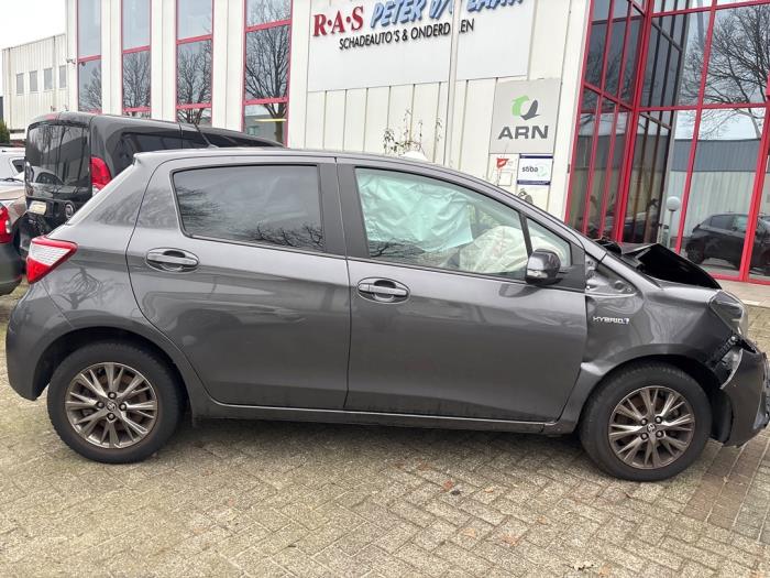 Toyota Yaris III 1.5 16V Hybrid Sloopvoertuig (2020, Grijs)