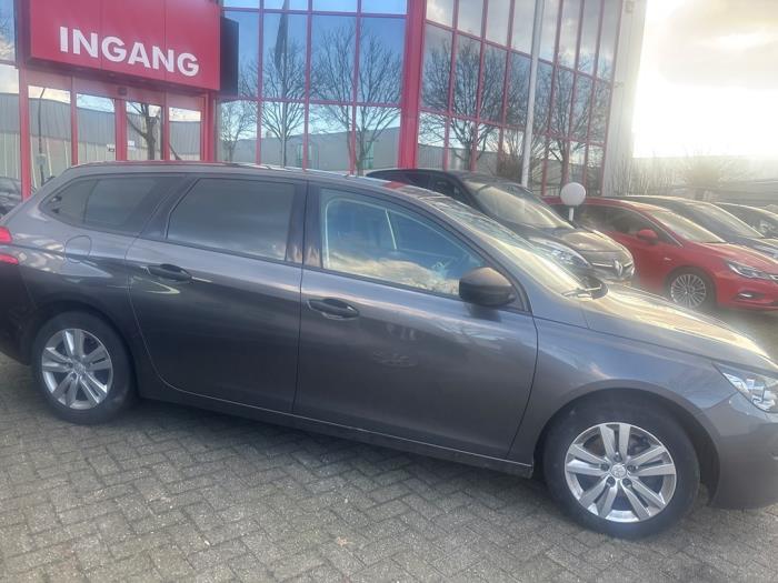 Peugeot 308 SW 1.2 12V e-THP PureTech 110 Sloopvoertuig (2017, Grijs)
