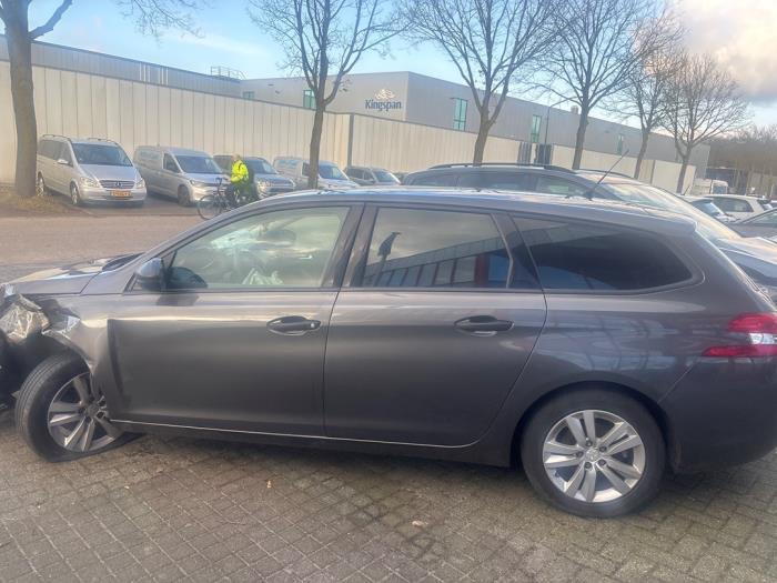 Peugeot 308 SW 1.2 12V e-THP PureTech 110 Sloopvoertuig (2017, Grijs)