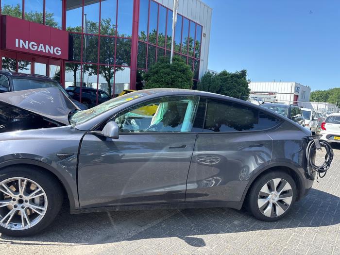 Tesla Model Y RWD Sloopvoertuig (2023, Grijs)