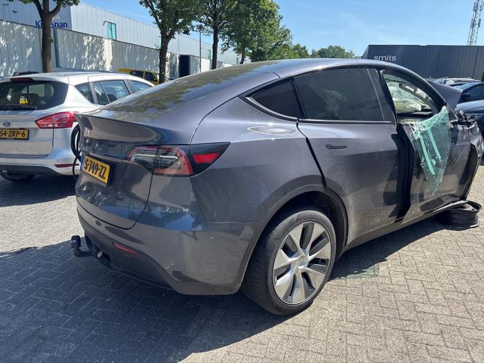 Tesla Model Y RWD Sloopvoertuig (2023, Grijs)
