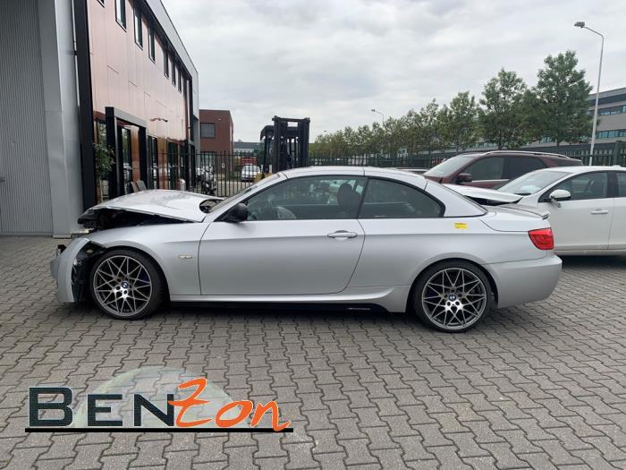 BMW 3 serie 330d 24V Sloopvoertuig (2011, Titanium, Metallic, Zilver)