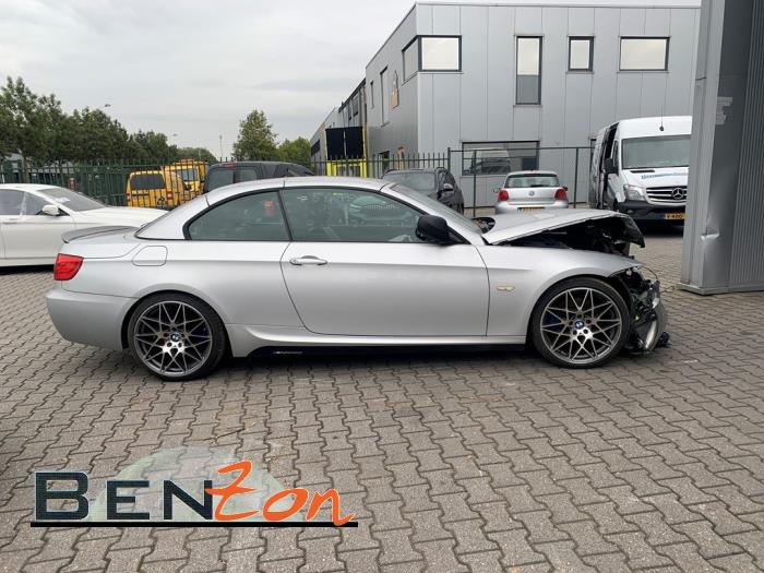 BMW 3 serie 330d 24V Sloopvoertuig (2011, Titanium, Metallic, Zilver)