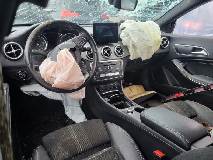 Mercedes CLA 1.6 CLA-180 16V Sloopvoertuig (2017, Grijs)