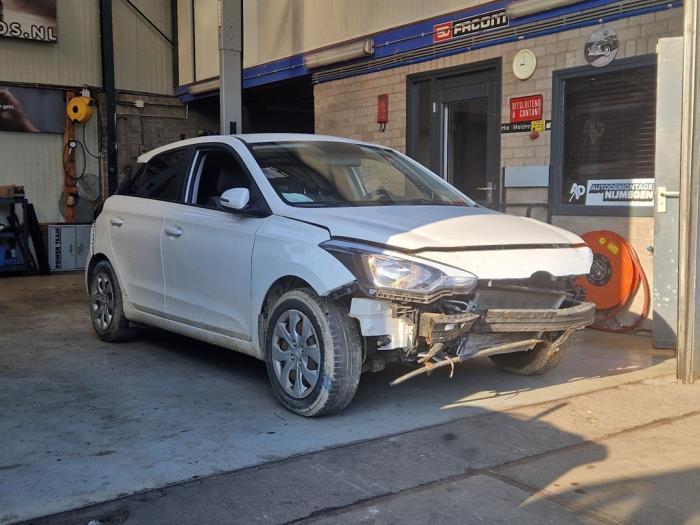 Hyundai i20 1.2i 16V Sloopvoertuig (2019, Wit, Zwart)
