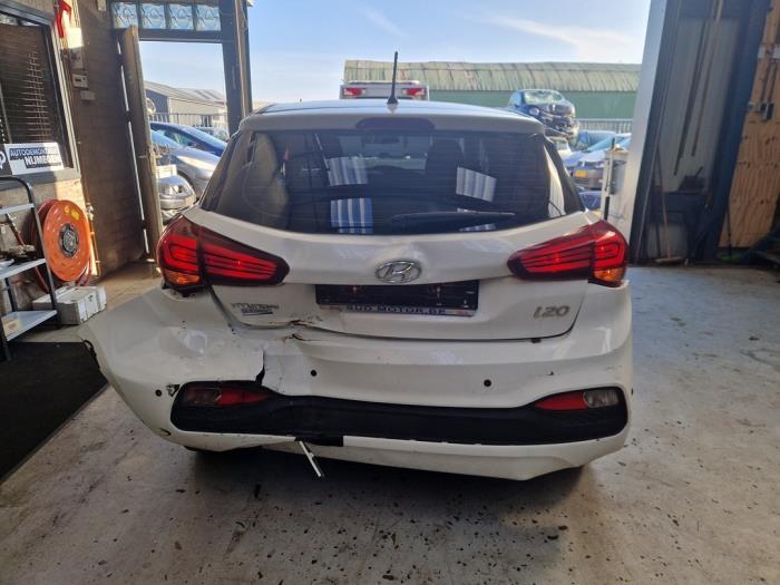 Hyundai i20 1.2i 16V Sloopvoertuig (2019, Wit, Zwart)