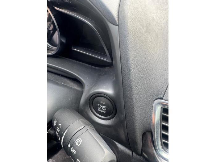 Mazda 3 2.0 SkyActiv-G 120 16V Sloopvoertuig (2018, Rood)