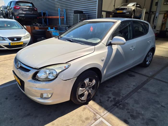 Hyundai i30 1.4 CVVT 16V Sloopvoertuig (2010, Beige)