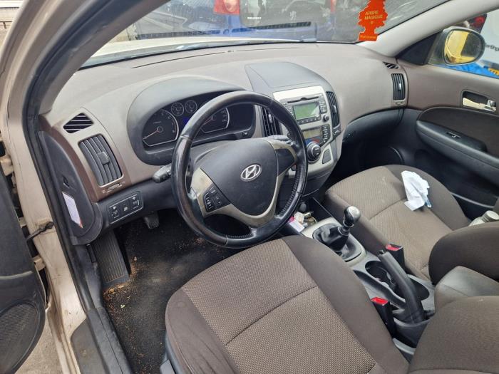 Hyundai i30 1.4 CVVT 16V Sloopvoertuig (2010, Beige)