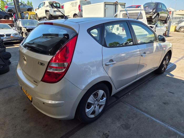 Hyundai i30 1.4 CVVT 16V Sloopvoertuig (2010, Beige)