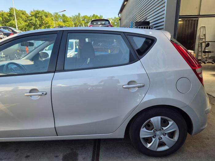 Hyundai i30 1.4 CVVT 16V Sloopvoertuig (2010, Beige)