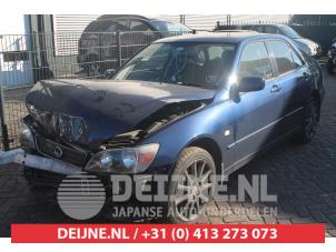 Lexus IS 99-