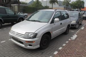 Mitsubishi Space Runner 99-