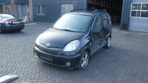 Toyota Yaris Verso Querlenker unten rechts vorne O382759 Spenderfahrzeug