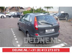 Nissan Almera Tino 01-