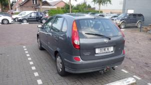 Nissan Almera Tino 01-