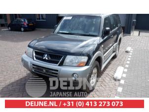 Mitsubishi Pajero Remklauw (Tang) links-achter O376439 Donorvoertuig