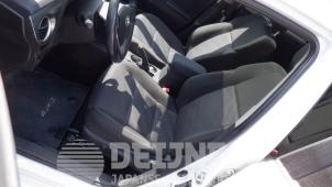 Toyota Auris Draagarm rechts-achter O470677 Donorvoertuig