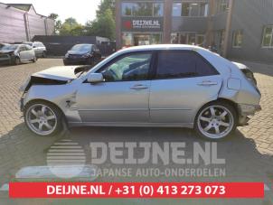 Lexus IS 99-