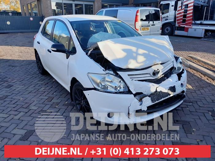 Toyota Auris Bumper Rooster O583400 Donorvoertuig