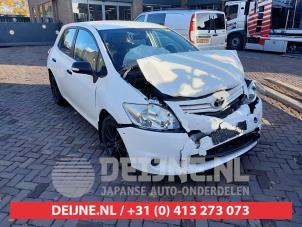 Toyota Auris Bumper Rooster O583402 Donorvoertuig
