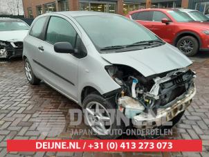 Toyota Yaris Fusee rechts-voor O595556 Donorvoertuig