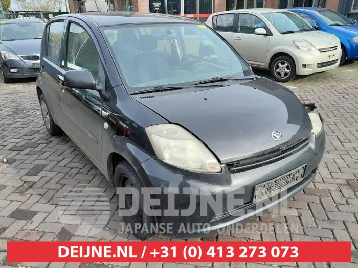 Daihatsu Sirion Afdekkap Sleepoog voor O610996 Donorvoertuig