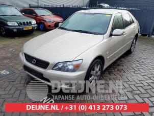 Lexus IS 99-