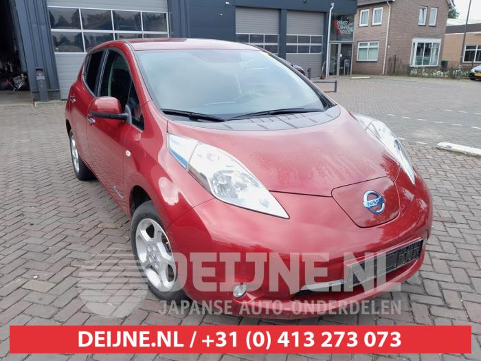 Nissan Leaf Leaf Sloopvoertuig (2016, Rood)