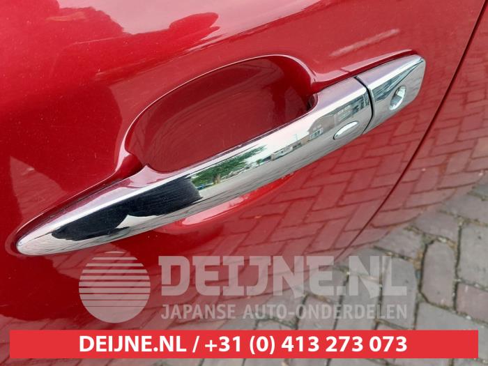 Nissan Leaf Leaf Sloopvoertuig (2016, Rood)