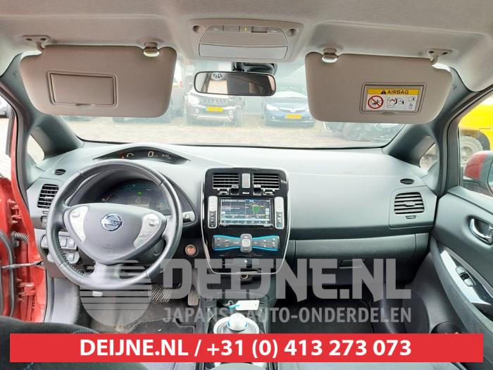 Nissan Leaf Leaf Sloopvoertuig (2016, Rood)