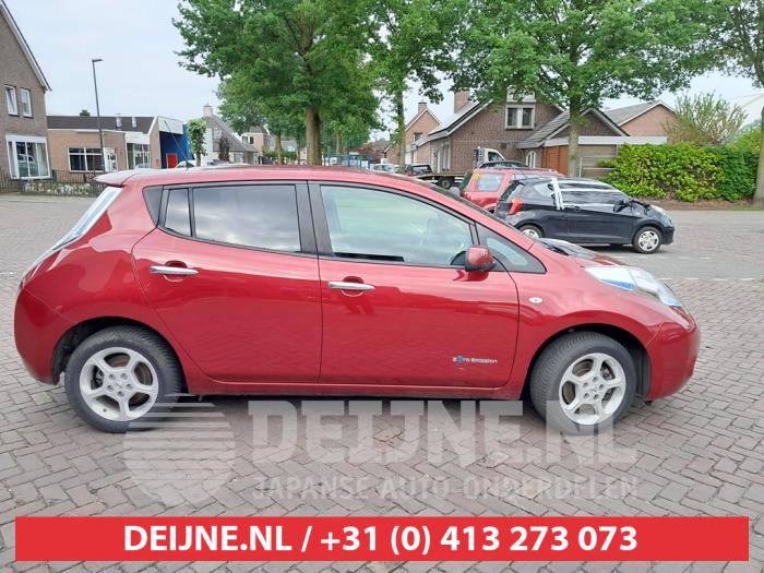 Nissan Leaf Leaf Sloopvoertuig (2016, Rood)