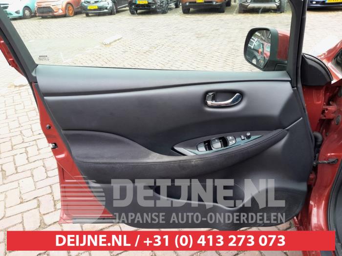 Nissan Leaf Leaf Sloopvoertuig (2016, Rood)