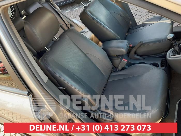 Hyundai Tucson 2.0 CRDi VGT 16V 4x4 Sloopvoertuig (2006, Grijs)