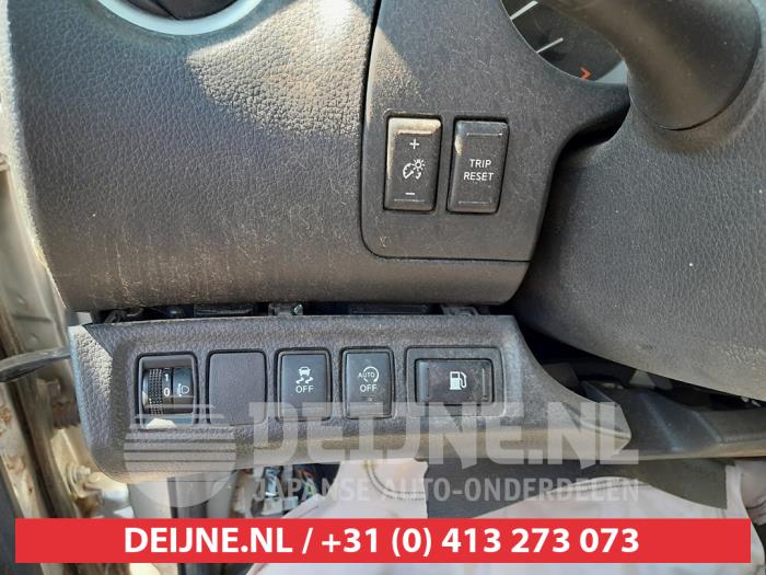 Nissan NP 300 Navara 2.3 dCi 16V 4x4 Sloopvoertuig (2017, Grijs)